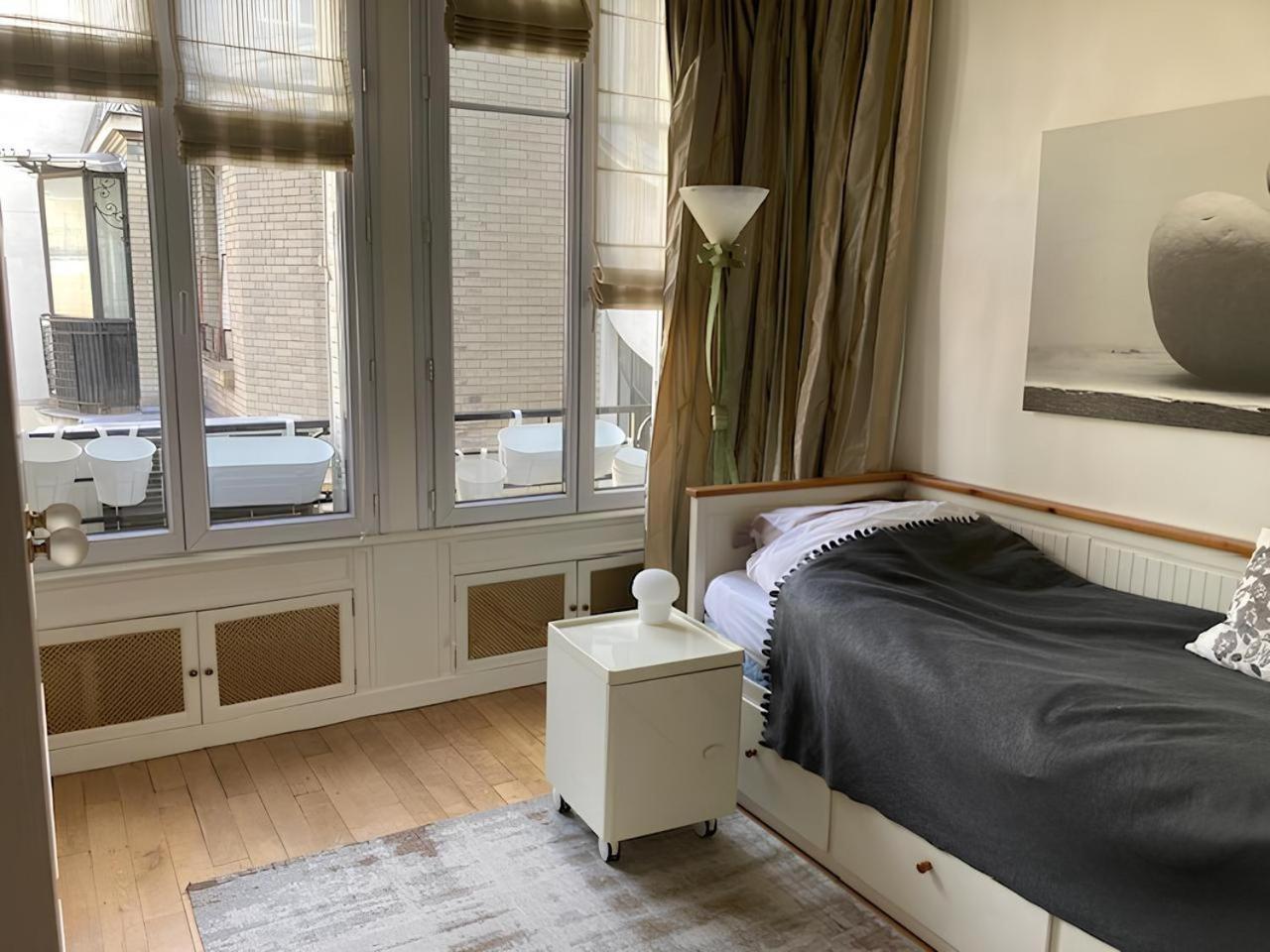 Champs-elysees/arc De Triomphe Apartment Paris